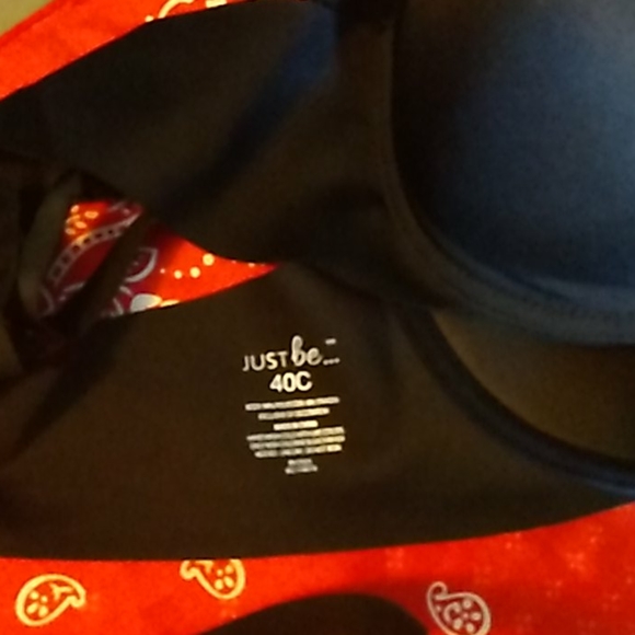 Two bras - Picture 4 of 4